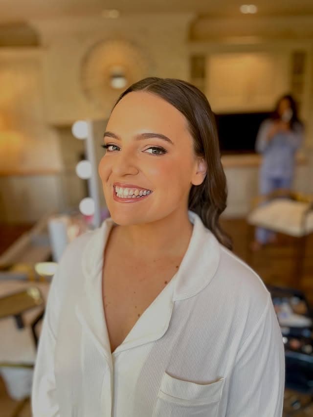 Bridal makeup for Ellie and her bridesmaids on the wedding morning